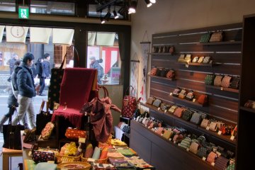 <p>One of the many small shops in the Warehouse District</p>