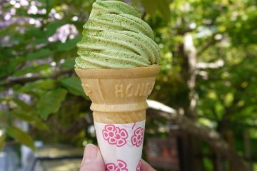 <p>Matcha ice-cream dusted with pure matcha powder... delicious!</p>