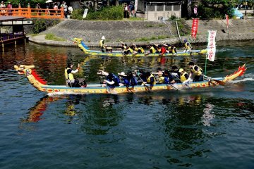 <p>There is a dragon boat festival on the Uji River in May</p>