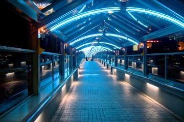 <p>The overbridge from&nbsp;Shin Kobe Station, connecting to the city side for people who want to access on foot or connect to various hotels nearby the station</p>