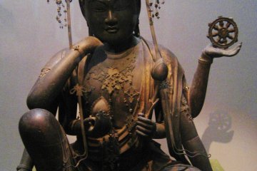 Seated Nyoirinkanan Bosatsu (Cakravarti-cintamani). Wood, gold leaf, crystal, 13th century