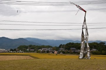 <p>Conceptual sculpture in the surroundings of&nbsp;Yoshinogari-koen Station's north entrance</p>