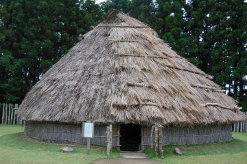 <p>Huts that were once houses to people during the Yayoi Period in Japan.</p>