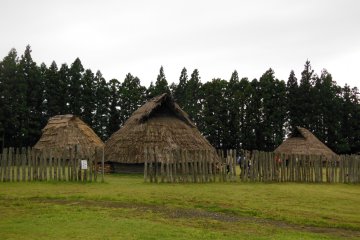 <p>The shape of these are huts are perfect for winter and summer. It lets the warmth circulate comfortably in the winter and in summer the height of the hut lets cooler air in easily.&nbsp;</p>