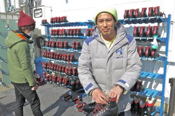 <p>A friendly Sora x Niwa&nbsp;staff member fitting you for ice skates</p>
