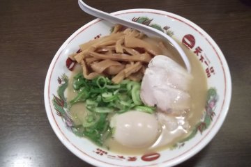 Mie kuah kotteri dengan ekstra menma (bambu)
