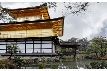 <p>Behind Kinkaku-ji&nbsp;Golden Pavilion Temple, Kyoto, Japan</p>