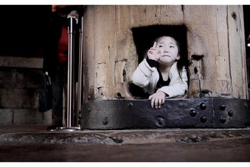<p>Child Through "Buddha's Nostril" in Todai-ji Temple, Nara, Japan</p>