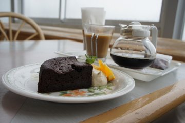 <p>Kafe Mint Kobe di dalam rumah kaca. Atmosfir di dalam kafe dan pengalaman rumah kaca ini akan membuat Anda lupa akan pekerjaan.</p>
