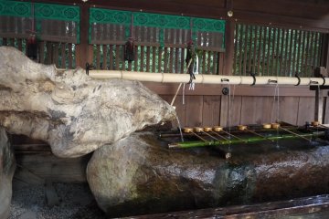 <p>Bamboo scoops for ritual hand-washing rest on a huge rock<br />
&nbsp;</p>