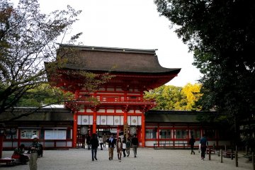 <p>Approaching the main gate</p>