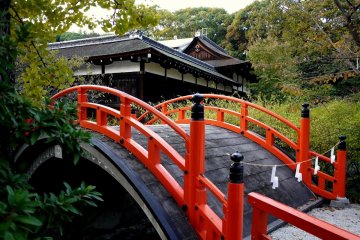 <p>You cannot walk on the arched red bridge</p>