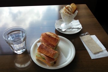 <p>A ham and cheese sandwich with maple and cinnamon ice-cream for dessert.</p>