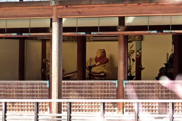 <p>Une statue de Yoshimitsu est expos&eacute;e au rez-de-chauss&eacute;e du pavillon</p>