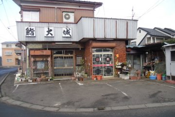 <p>There are two entrances and two rooms - only the right-hand one seems to be in use in the evening</p>
