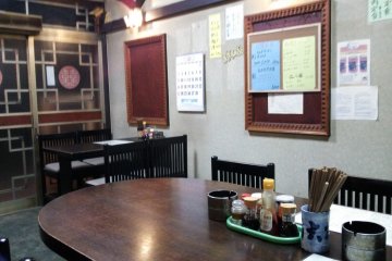 <p>The decoration is simple; there's a TV in one corner and a few shelves of manga. It's quite homely. &nbsp;</p>