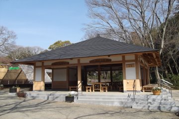 <p>There are places to sit and rest in the center of the park</p>