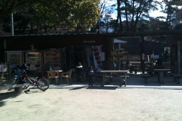 Snack and rest buildings