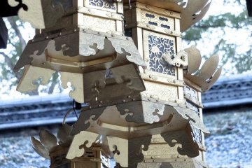 <p>The early morning light was soft and still on these gold lanterns</p>