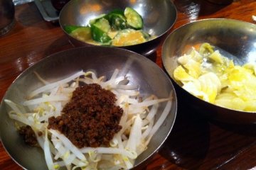 There are three side options (try the moyashi).