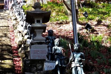 <p>Both side of the stairs leading up to the temple are lined with dozens of beautiful statues</p>