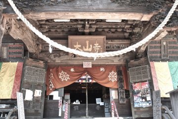 <p>Getting ready to go into the temple</p>