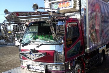 <p>Air horns&mdash;Play the music!</p>