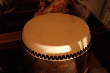 <p>Small drum used by a float musician</p>