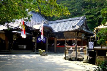 <p>Main hall of the temple</p>