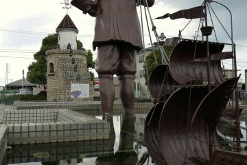 <p>Large statue of Gulliver towing Lilliputian ships outside Omi-Takashima Station.</p>
