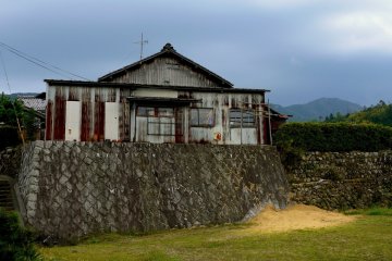 <p>Rusted corrugated iron siding on a country house. It reminds me of New Zealand! &nbsp;</p>