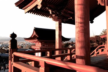 <p>From the top of the hill, the view of the sunset is gorgeous</p>
