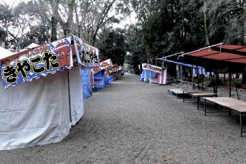 <p>Stalls still closed line the long walkway from the street to the shrine</p>