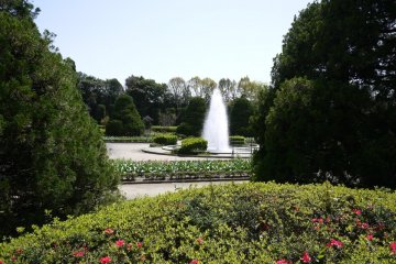 <p>Kyoto Botanical Gardens has a pretty fountain</p>