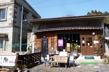The restaurant&nbsp;is housed in a lovely building made of Ohya-ishi, the famous stone mined in this town