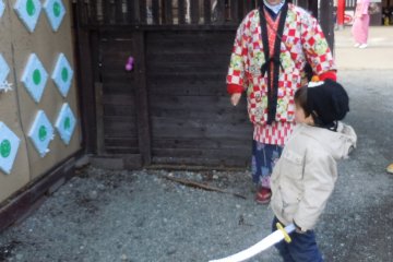 For 500 yen, you can throw shuriken (star shaped throwing weapon)&nbsp;at the targets;&nbsp;if you hit green, you get a prize from the adjacent shop