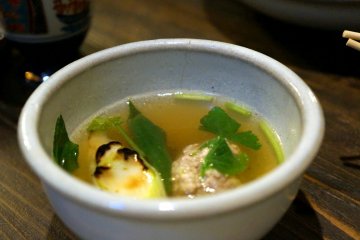 <p>ลูกชิ้นเป็ดญี่ปุ่นในซุปต้นกระเทียมย่าง</p>

<p></p>

<p></p>