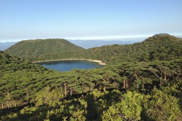 Rokukannon Pond and the flat Mt. Koshiki seen from the Mt. Shiratori observation point