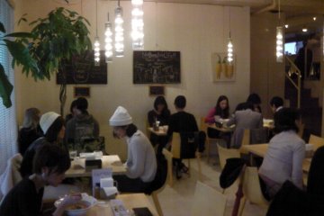 <p>The lunchtime crowd</p>