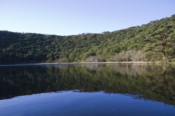 <p>The surface of Byakushi&nbsp;Pond</p>