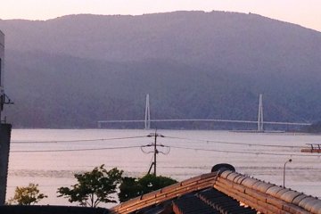 <p>Imagine nothing but mountains and a deep port bathed in sunshine. All this from the communal bath or sento on the top of Hotel Yoshida Maizuru</p>