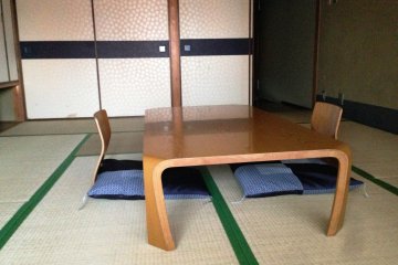<p>The larger rooms, such as those ending in numbers 1 to 6, have a Japanese Tatami room as well as large windows facing the canal.</p>