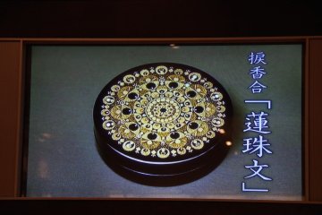 <p>Another sample of maki-e</p>