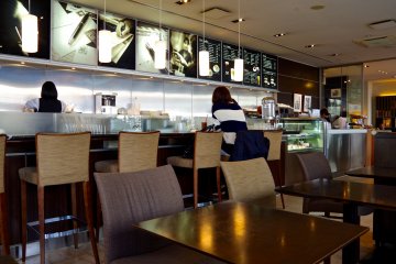 <p>Pen Station Caf&eacute;</p>