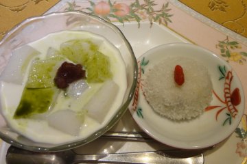 They serve wonderful desserts!