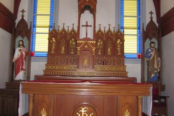 Altar dari jarak dekat