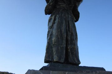 <p>It's just my opinion, but I think this is one of the best statues of Sakamoto Ryoma in Japan</p>