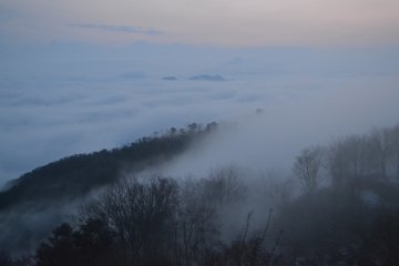 <p>Underneath&nbsp;these clouds is Maizuru Bay.</p>