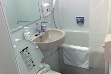 <p>Standard bathroom module with shower and toilet&nbsp;at Comfort Hotel Akita next to the railway station.</p>