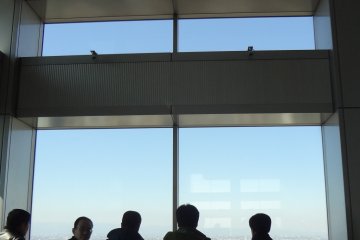 Tourists from all over the world gather here to enjoy the view.